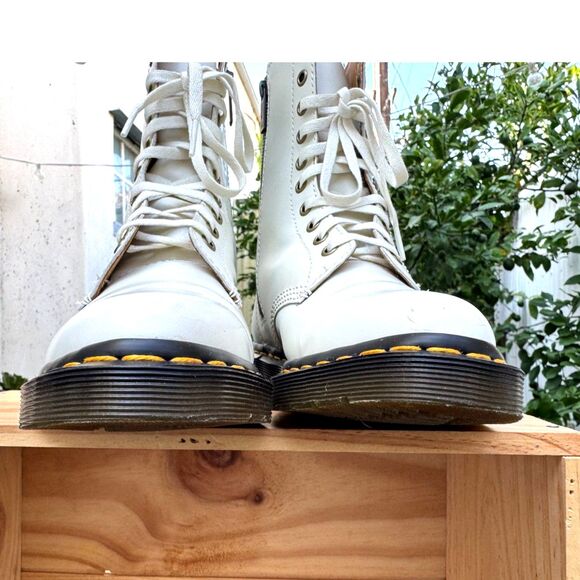 Dr. Martens Alix White Leather 10 Hole Pointed Toe Ankle Boots Size 7 DOC Marten - Picture 7 of 14